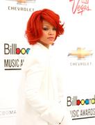 th_40606_Rihanna2011BillboardMusicAwardsArrival22.5.2011_85_122_130lo.jpg