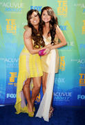 th_764278420_SelenaGomezDemiLovato2011TeenChoiceAwards5_122_19lo.jpg