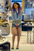 th_946364603_Rihanna_BeverlyHillsJuly282011_J0001_005_122_34lo.jpg