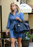 th_02937_Reese_Witherspoon_Out_for_Lunch_in_Brentwood_October_22_2012_027_122_37lo.jpg