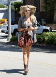 th_62676_Julianne_Hough_Out_and_about_in_LA_August_25_2011_04_122_40lo.jpg