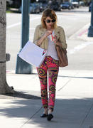 th_657255210_EmmaRoberts07062012EatingIceCreaminBeverlyHills32_122_498lo.jpg